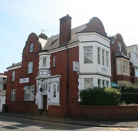 The Knoll Guesthouse Newport  Exterior photo
