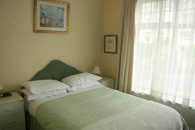 The Knoll Guesthouse Newport  Room photo