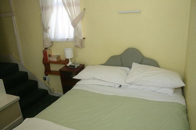 The Knoll Guesthouse Newport  Room photo