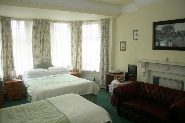 The Knoll Guesthouse Newport  Room photo