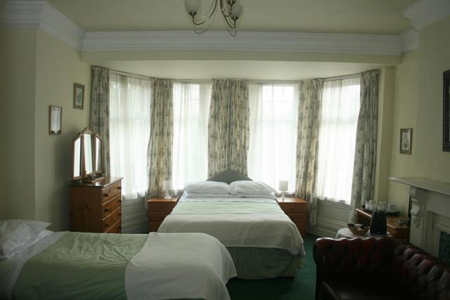 The Knoll Guesthouse Newport  Room photo