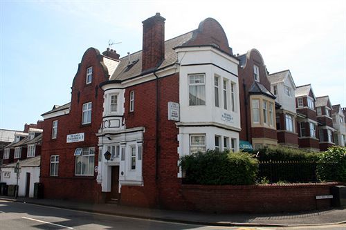 The Knoll Guesthouse Newport  Exterior photo