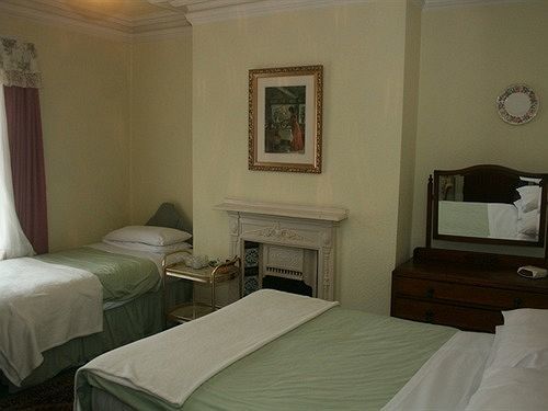 The Knoll Guesthouse Newport  Exterior photo